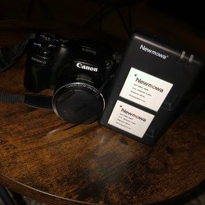 Cannon SX500 IS - 16 Megapixels w/ 3 battery + charging station (READ BIO)
